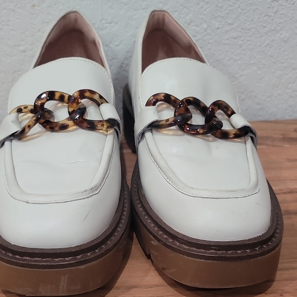 Nordstrom White Loafers with Tortoise Chain - Picture 4 of 9